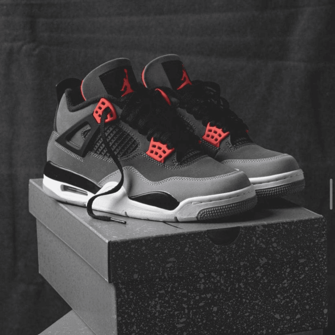 AIR JORDAN 4 retro grey/red